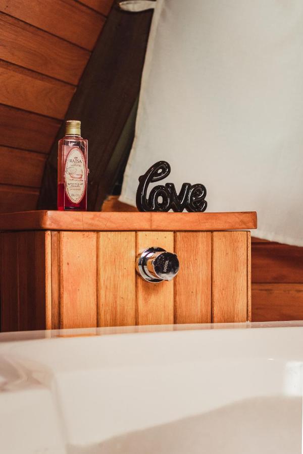 Chale Romantico Com Banheira De Hidromassagem E Lareira Bom Retiro  Luaran gambar