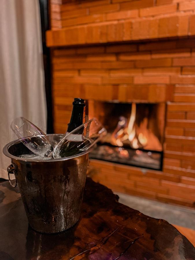 Chale Romantico Com Banheira De Hidromassagem E Lareira Bom Retiro  Luaran gambar